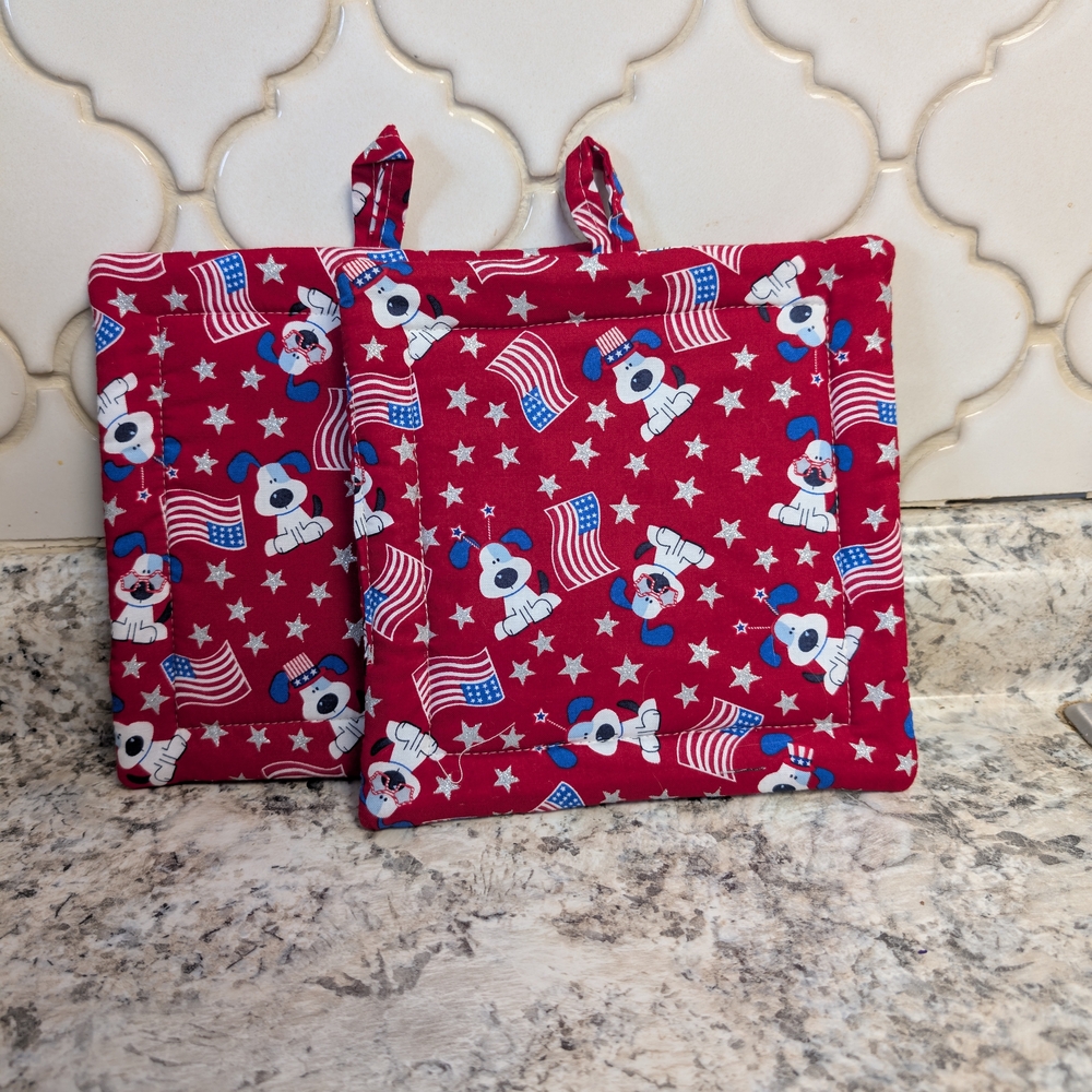 Patriotic Red Pot Holders with Cartoon Design
